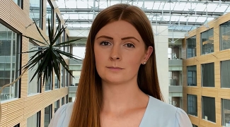 Elyn Rowe Headshot